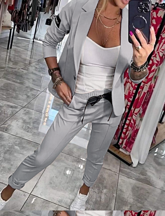 Moxie™ Women's two-piece set, top with jacket and stretch pants