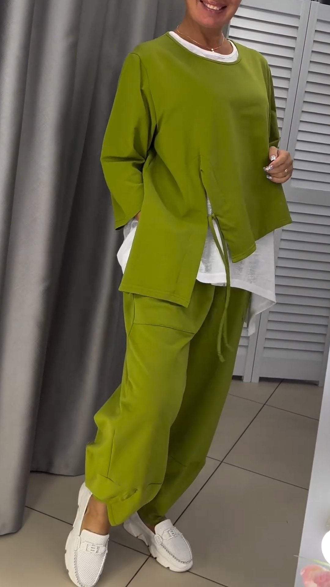Livia™ Women's Top and Pants Set with Round Neckline